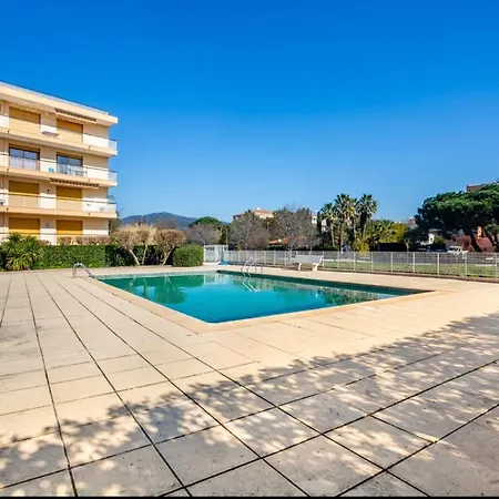 Belle Arboree, Climatise, Piscine, A 500m De La Sainte-Maxime