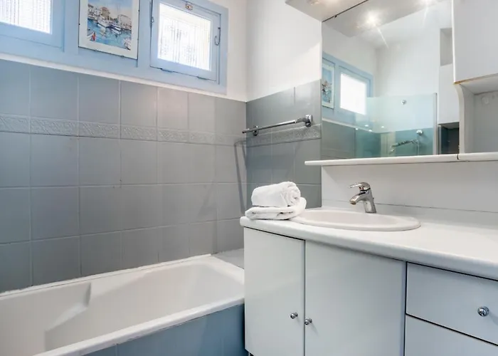 Belle Résidence Arborée, Climatisé, Piscine, à 500m De La * Sainte-Maxime