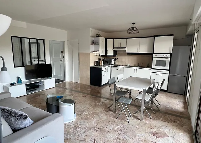 Belle Résidence Arborée, Climatisé, Piscine, à 500m De La Appartement